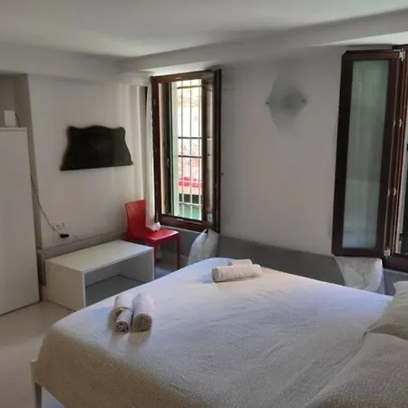 Ca' Priuli 1 Apartment *