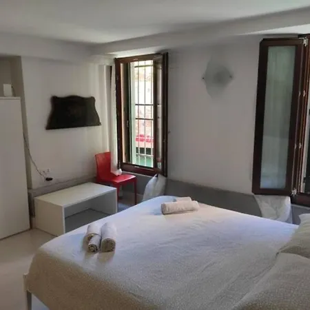 Ca' Priuli 1 Apartment *