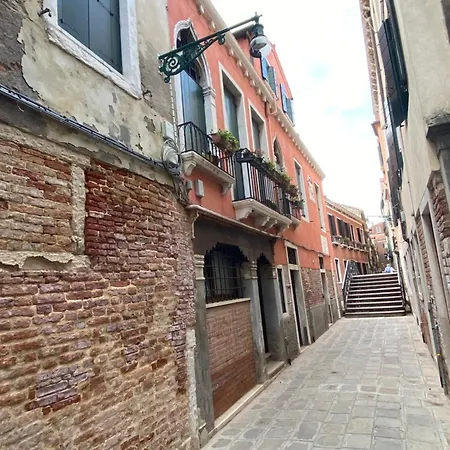 Ca' Priuli 1 *